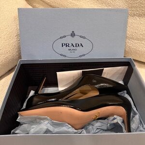 Brand new never been worn black  Prada Calzature Donna 3.5 in heels size 38.